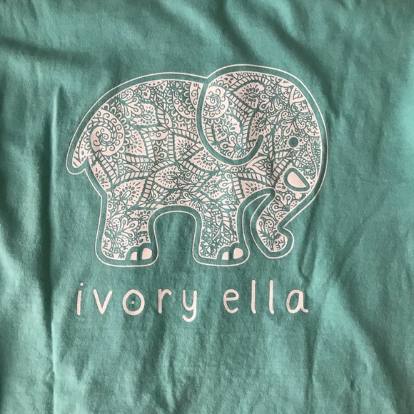 ivory ella Tops - Ivory Ella 🐘 Women’s Size S T Shirt LS